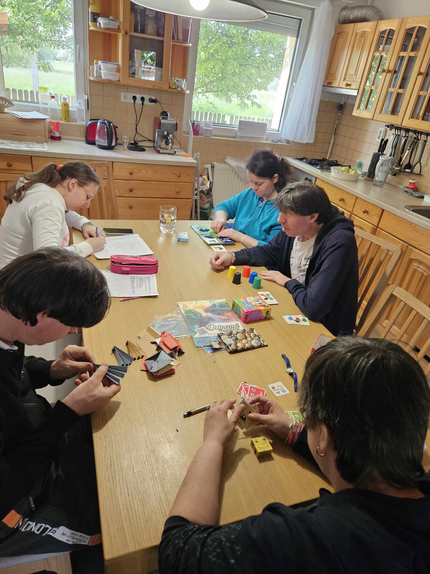 Huiswerk maken en spelletjes doen
