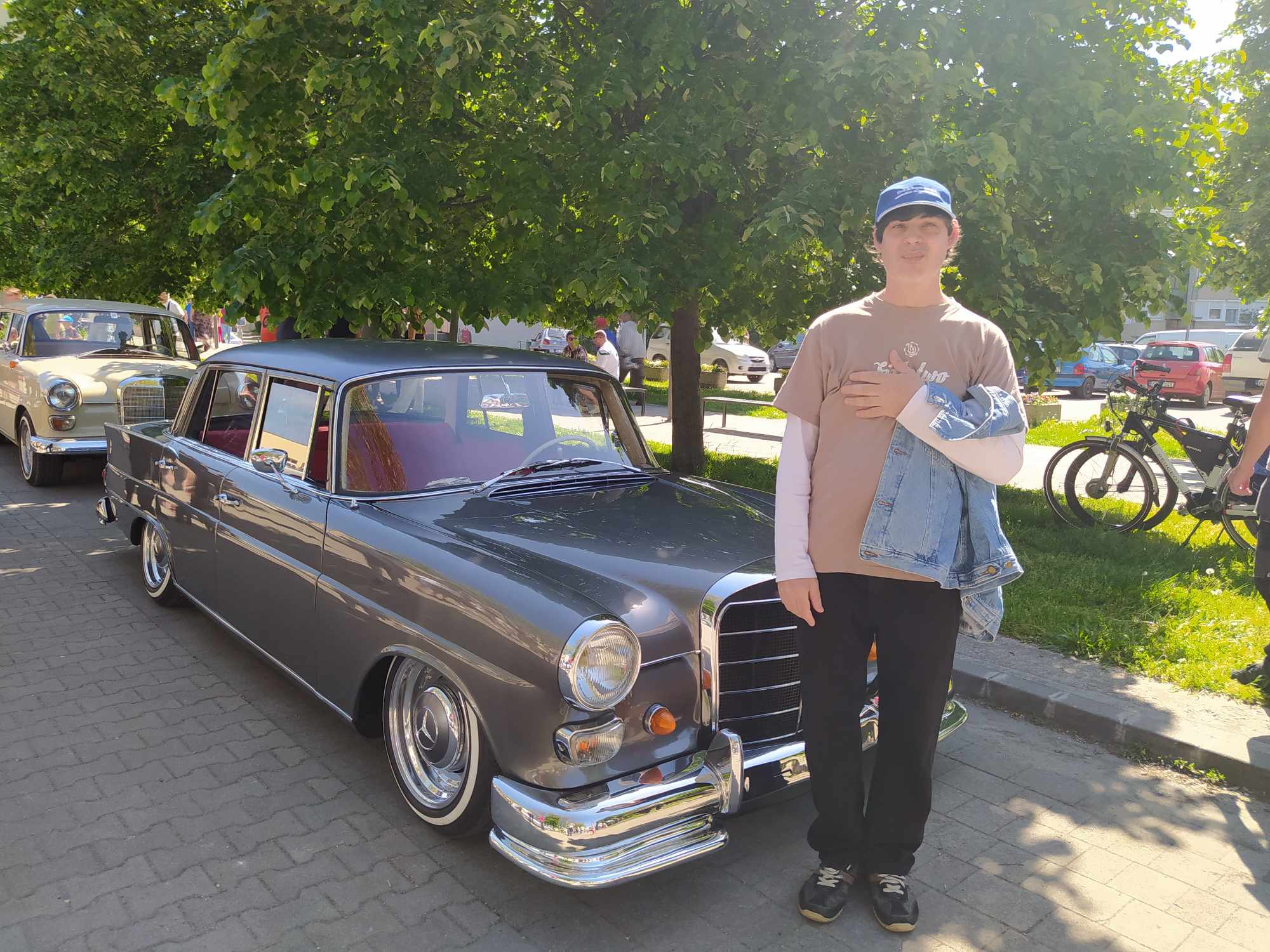Viktor houdt erg van auto's